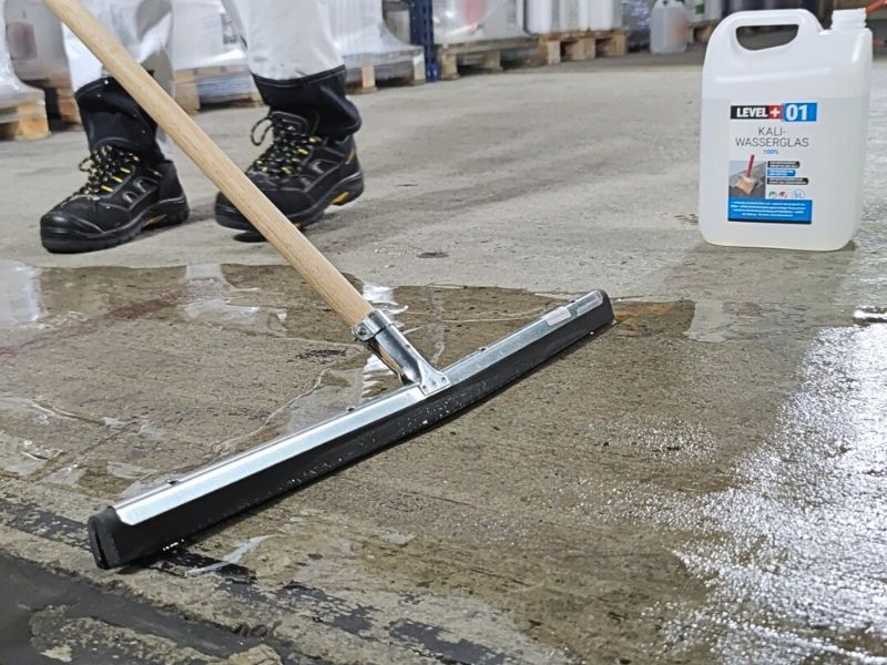 Kaliwasserglas 4L Pur Betonversiegelung Holzschutz Imprägnierung Grundierung Verfestung Unverdünnt LEVEL+01 – Bild 6